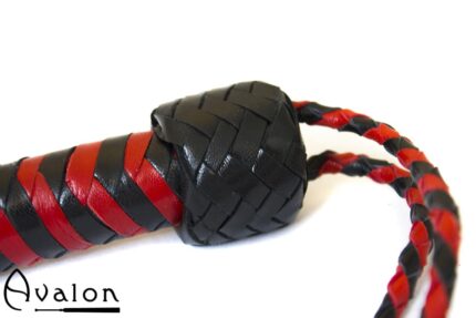 Avalon - DRAKE - Kort Bullwhip med Dobbel Snert - Svart og Rød
